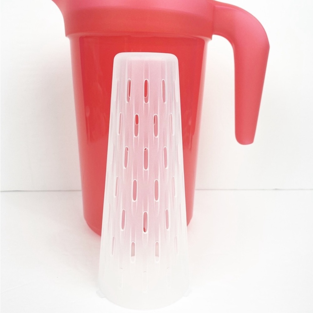 Tupperware Red Food Storage Pitcher with Handle - Picture 4 of 6
